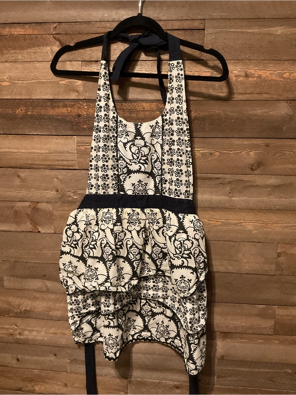 Simply EnVogue Black And White Damask Ruffled Halter Apron Neck